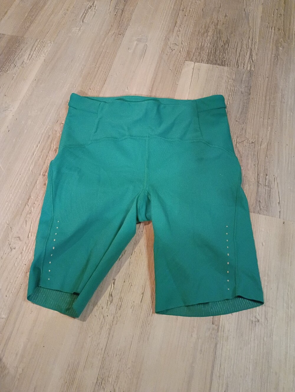Lululemon - Picture 2 of 6